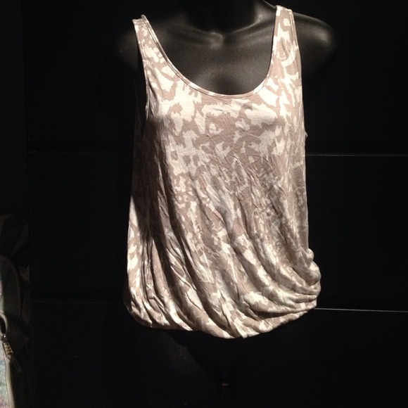 Tops - Beautiful Print Top with Slits in Back