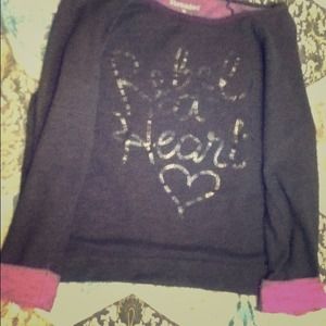 I am selling a cozy shirt/sweater!!❤❤❤