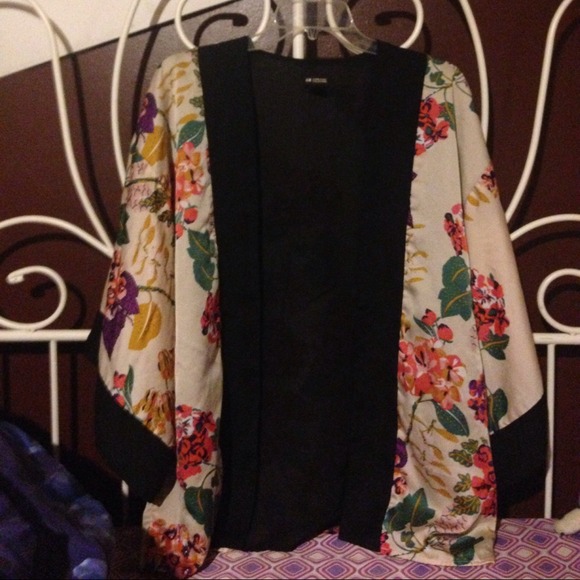 Kimono Inspired Blazer - Picture 2 of 3