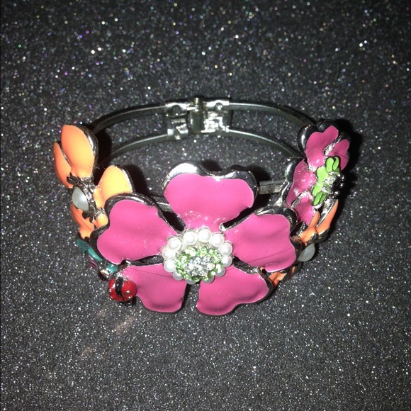 Cute flower bracelet