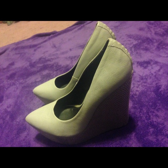 Grey Rock and Republic Platforms - Picture 3 of 4