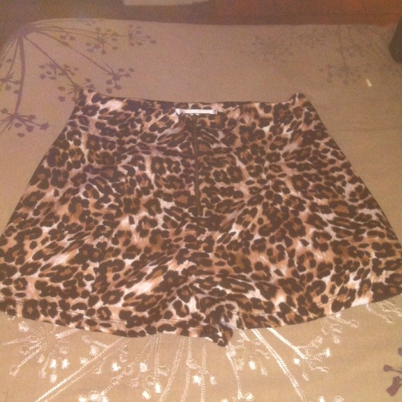Beautiful mystic brand high waisted short.