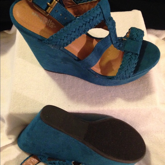 Wedges, never worn! - Picture 2 of 2