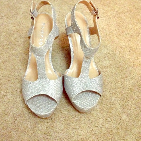 Silver sparkle wedges