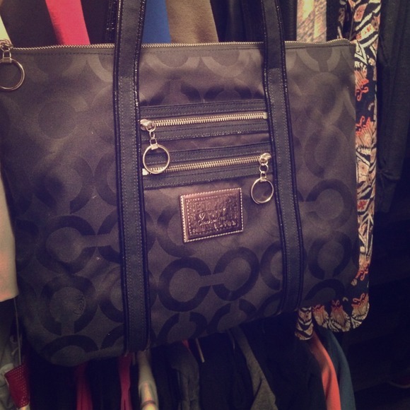BRAND NEW/ NEVER USED Coach purse - Picture 1 of 4