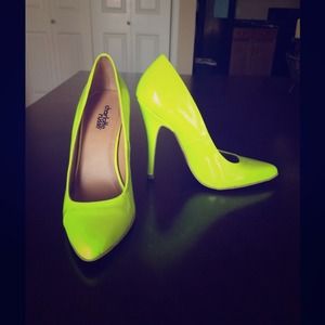 Neon green/yellow pumps