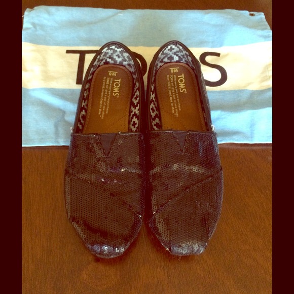 Black sequin toms