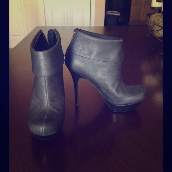 Black Jessica Simpson booties