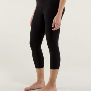RESERVED Lululemon Wunder Under Crop Black Size 6