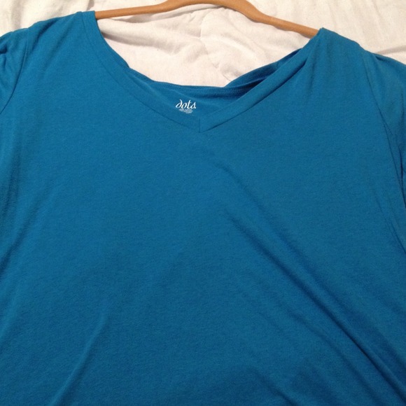 Blue v neck tee shirt