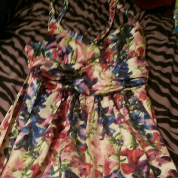 Dress - Picture 2 of 2