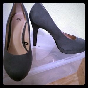 H & M size 37 Grey pumps
