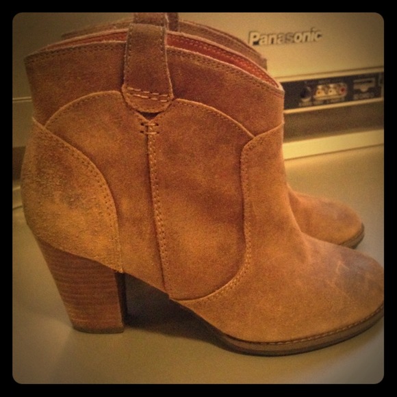 Clark brown suede booties