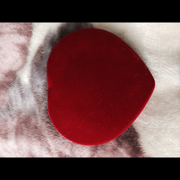 Neckless and earrings. - Picture 3 of 3