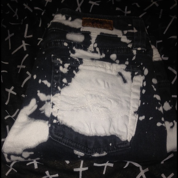 Black Acid Wash Capris