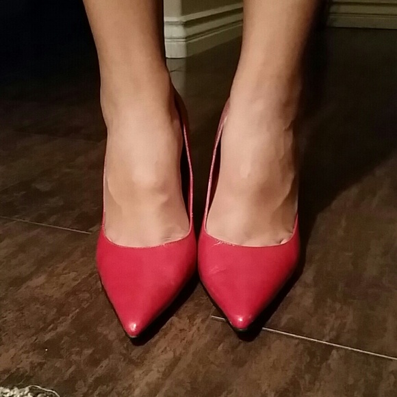 4 inch Red pumps in box