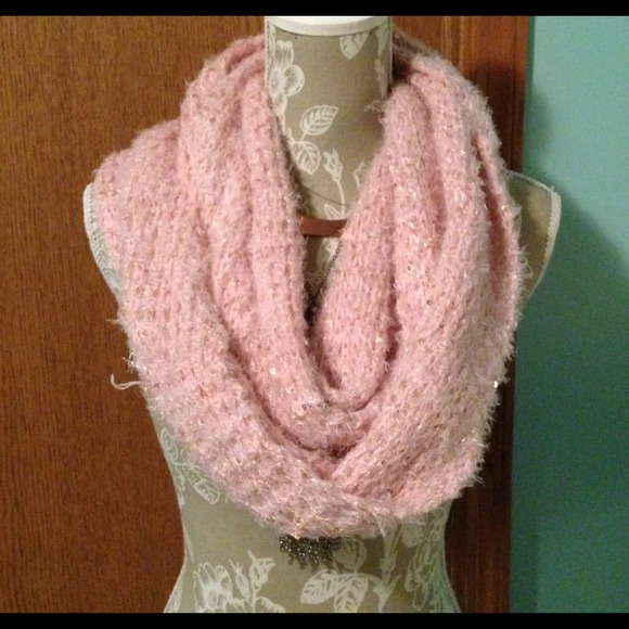 🎉closet clear out🎉 Betsey Johnson scarf