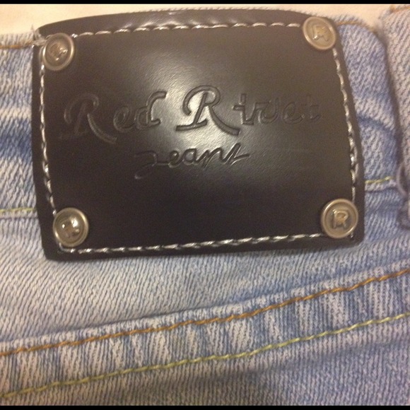 🔵 Red Rivet Ripped Jean Shorts - Picture 3 of 4