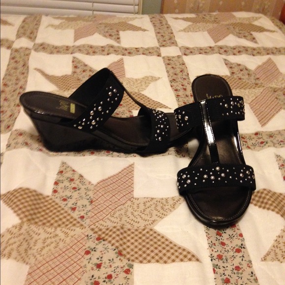 Impo Stretch shoes.