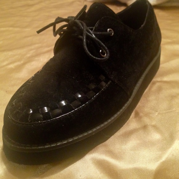 Black creepers