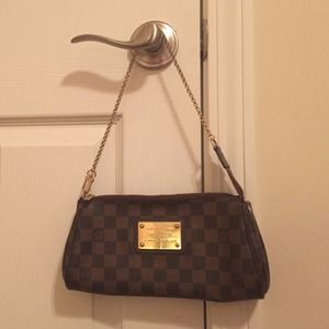 Louis Vuitton Eva clutch with chain authentic