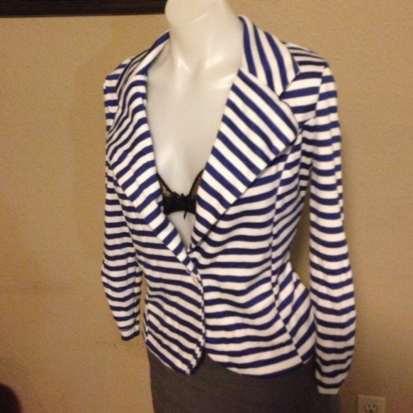 super flattering white & navy striped jacket