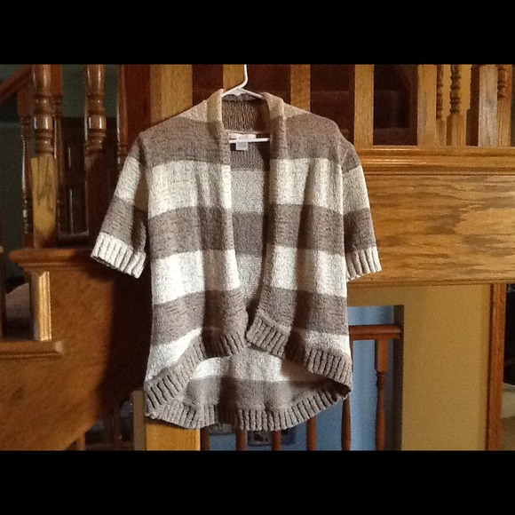 Khaki and tan hi lo short sleeve cardigan! - Picture 1 of 2