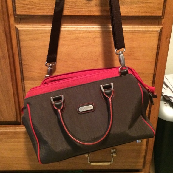 Adorable baggalini purse!