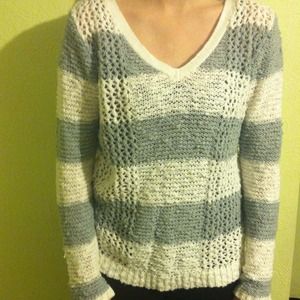 Aeropostale Chunky Grey and White V-Neck Sweater