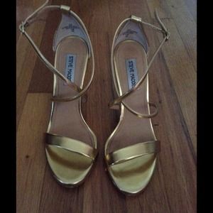 Steve Madden Feliz Heels in GOLD!!