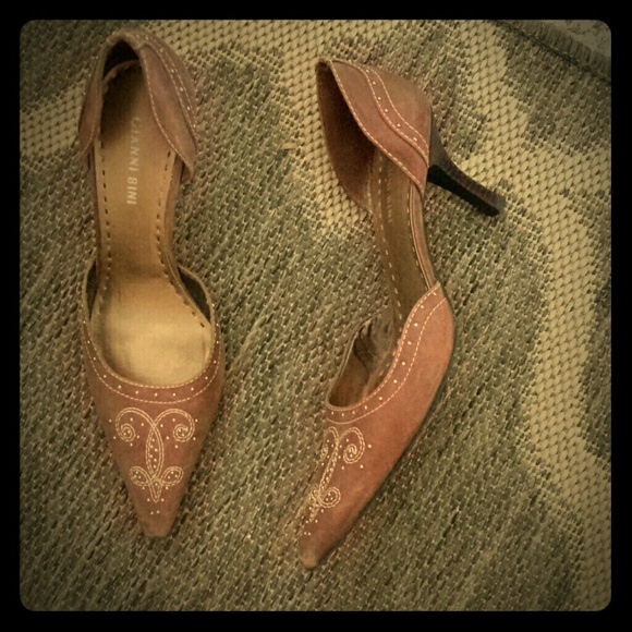 GONE 2Thred Up...Beautiful western glam pumps