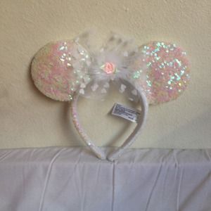 Minnie Mouse ears