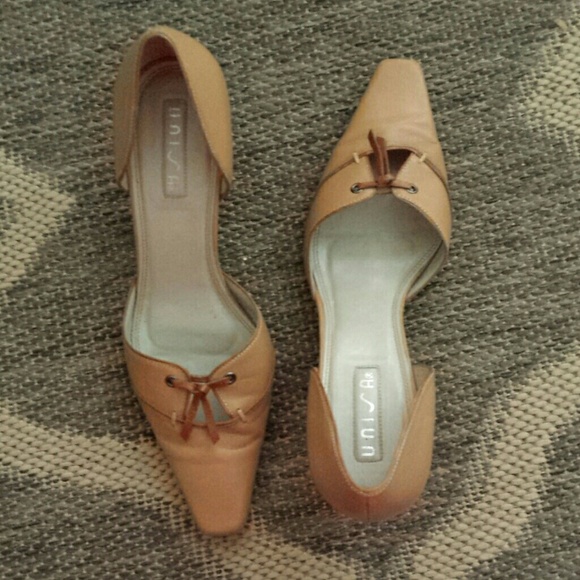 GONE 2 Thred Upwork ....pumps, with tie adornment