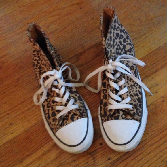 Cheetah print converse womens size 9 (fits 10)