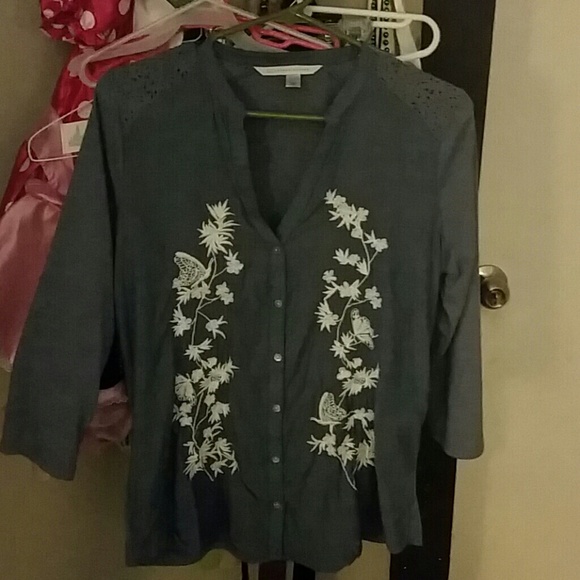 Lauren Conrad embroidered 3/4 length shirt