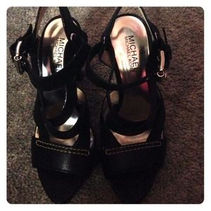 🔽 REDUCED PRICE 🔽 Black MK Heels