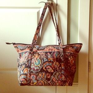 Vera Bradley Large Zipper Tote in Rare Kensington