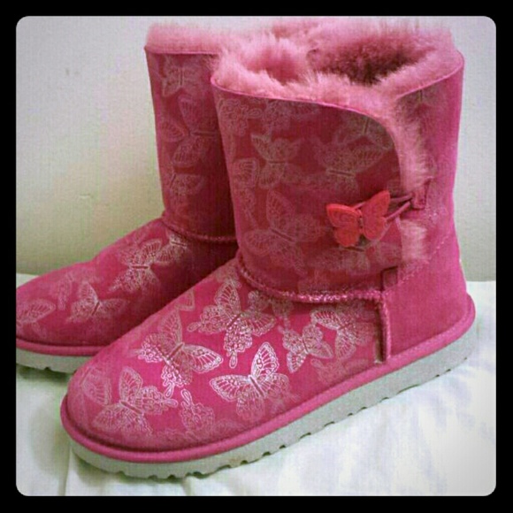 🚫SOLD ON FB🚫Pink Butterfly Ugg Boots!
