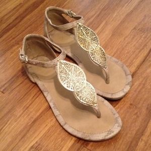 Accent Gold Leaf thong Sandal