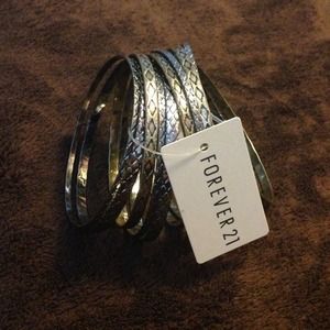 Unworn Forever 21 bangle set.