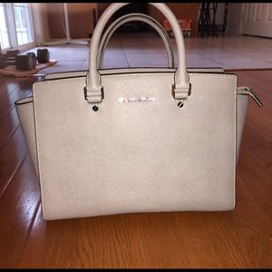 SOLD! Micheal kors authentic Selma large