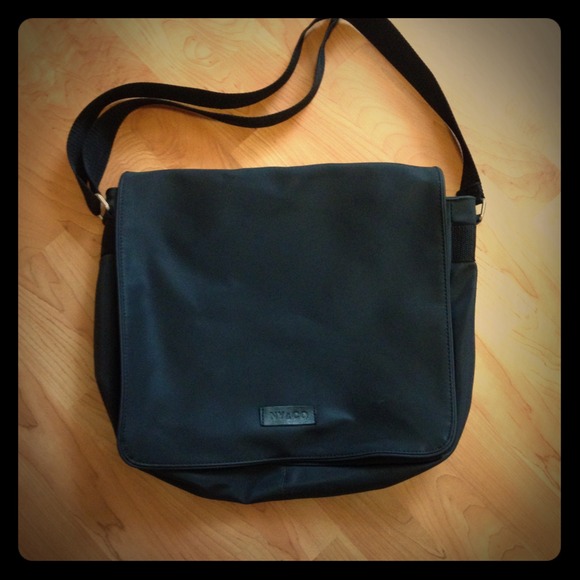 Brand New New York and Company Laptop/Mess. Bag!