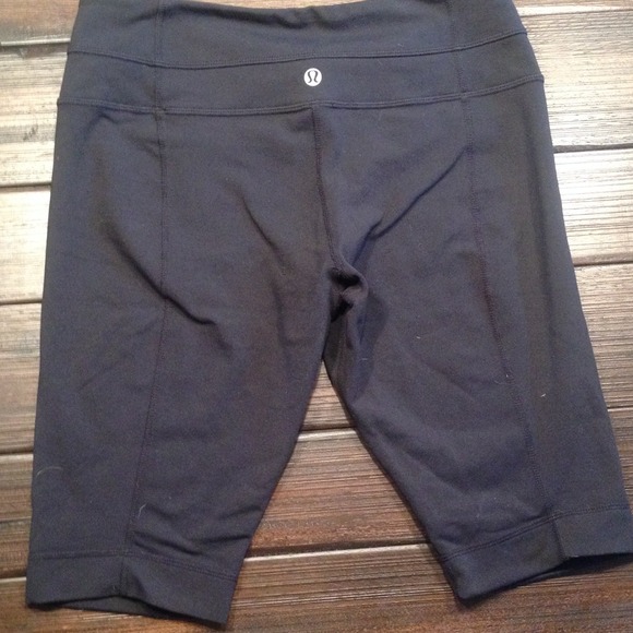 Lululemon knee length shorts
