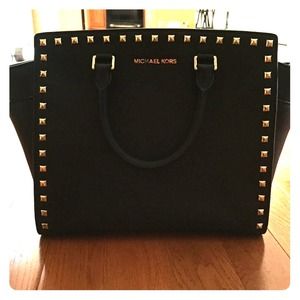 Authentic Michael kors studded x large Selma!