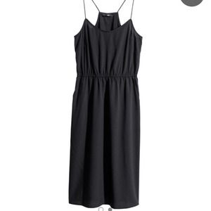 Black dress with pockets.