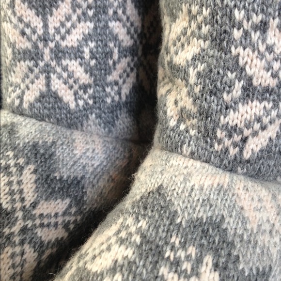 ✖️SOLD✖️ Fair Isle Knit Winter Boots - Picture 2 of 4