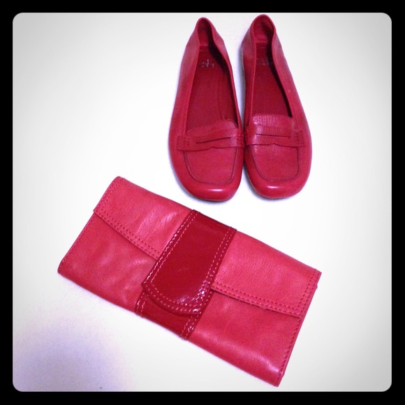 🚨PRICE✂️FOSSIL red leather Clutch NWOT❤️❤️