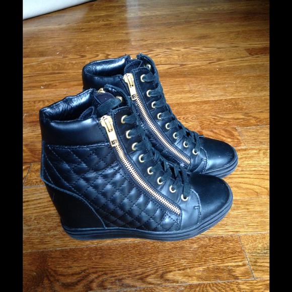 Steve Madden Zipps: size 6 - Picture 2 of 4