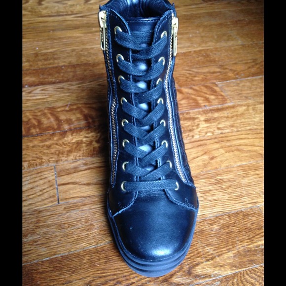 Steve Madden Zipps: size 6 - Picture 3 of 4