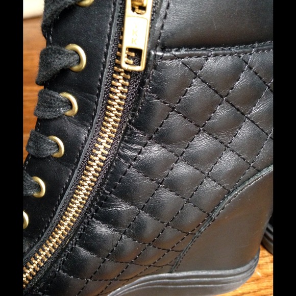 Steve Madden Zipps: size 6 - Picture 4 of 4